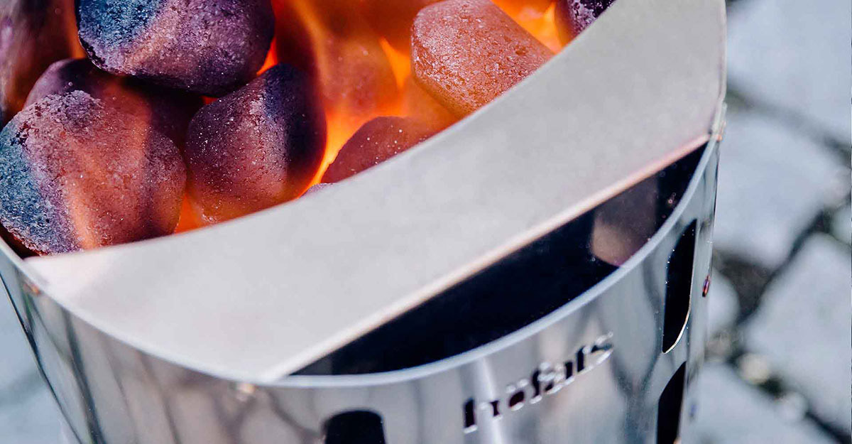 Höfats BBQ Fire Starter med glödande kol